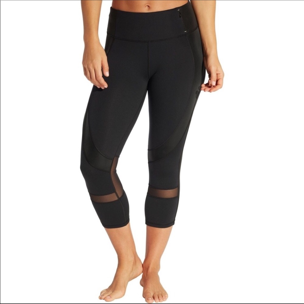 ❤️CALIA Spliced Capri Leggings w/ mesh solid black
